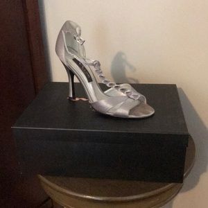Used Nina Colivia Silver Satin Heels, Size 6